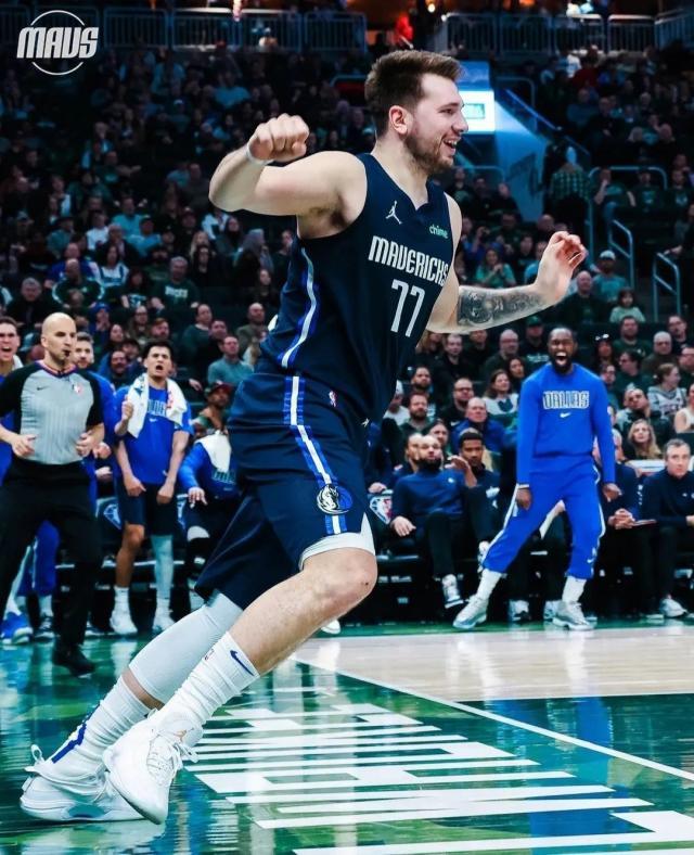 半岛体育-拒绝再次空砍！连续5场30+三双 东契奇带队止连败