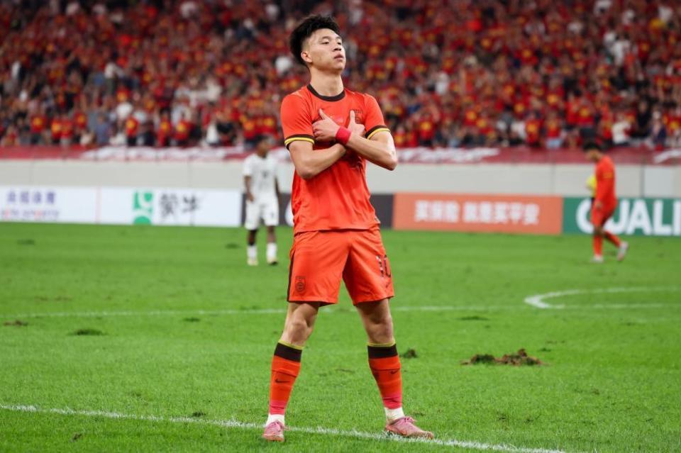 25分钟独造4球！王钰栋拯救U22国足，3分钟双响炮