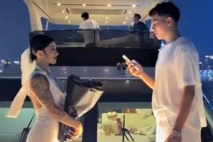 半岛体育-结束六年爱情长跑！上海后卫李添荣向女友求婚成功！