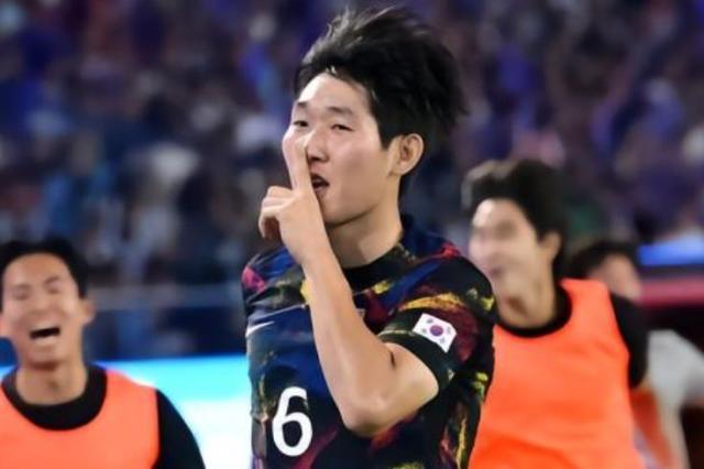 半岛体育下载-进球后做出闭嘴手势！韩国球员：全场跟图书馆一样