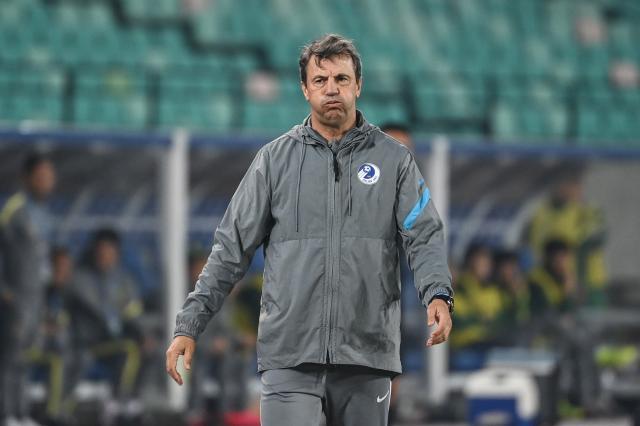 半岛体育下载-老队友对决何塞抓住救命稻草 首胜后急需解决一点