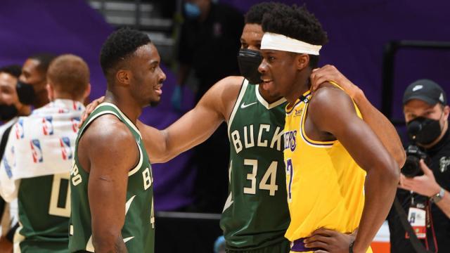 半岛体育下载-字母三兄弟赛场上会师 昔日穷小子们的美国梦