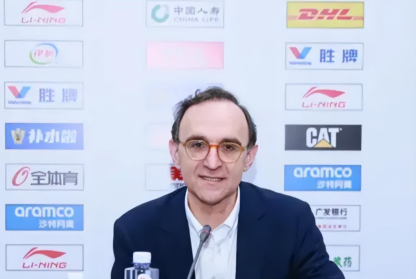 半岛体育-胜广东发布会！乌戈点赞莫兰德与付豪，而付豪致谢主帅帮自己蜕变