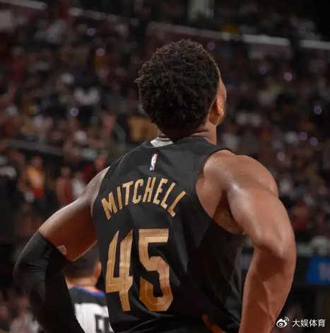 半岛体育下载-米切尔下半场拿39分创NBA纪录，这支骑士队依旧有望冲击总冠军|多诺万-米切尔|克利夫兰骑士队|多诺万·米切尔|哈里森-巴恩斯|联盟_新浪新闻